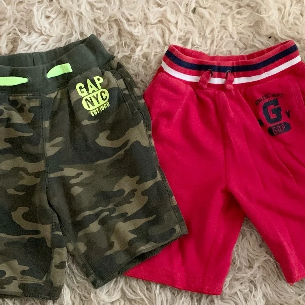 GAP Kids | Short Duo Set Camouflaged and Red Size Small Elastic Waist